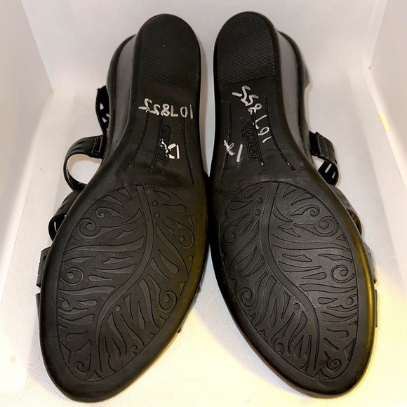 Earth Cutout Leather Wedge Sandals - Picture 11 of 13